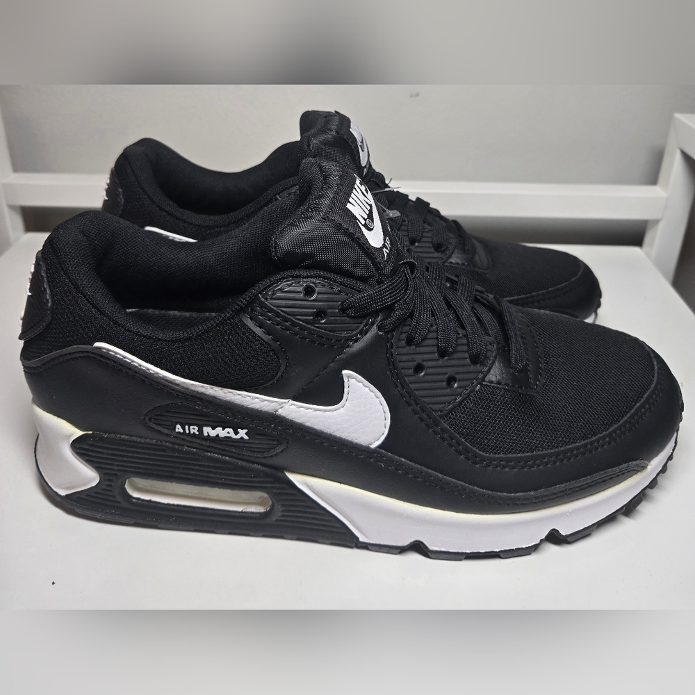 New With Out Box Nike Air Max 90 Black and White Athletic Shoes - Picture 4 of 7
